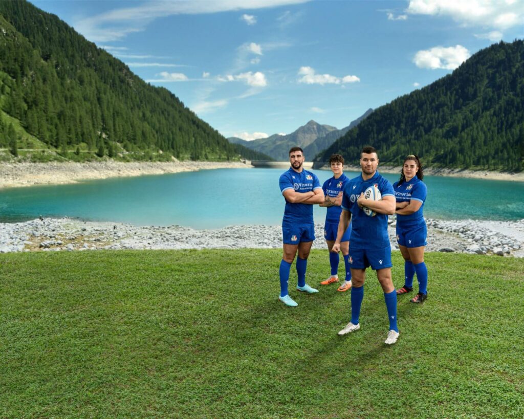 RugbyspielerInnen am See